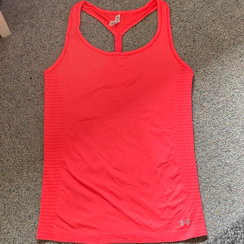 UNDER ARMOUR workout tank top